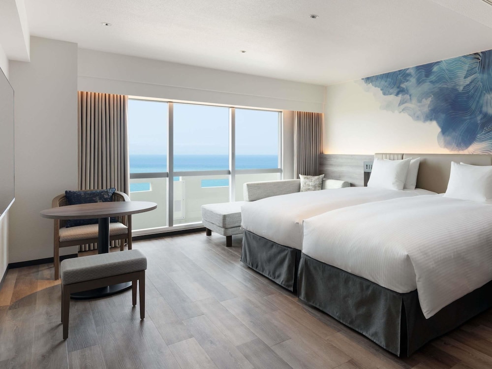 Habitación Superior con 2 camas individuales, planta alta del hotel Grand Mercure Okinawa Cape Zanpa Resort