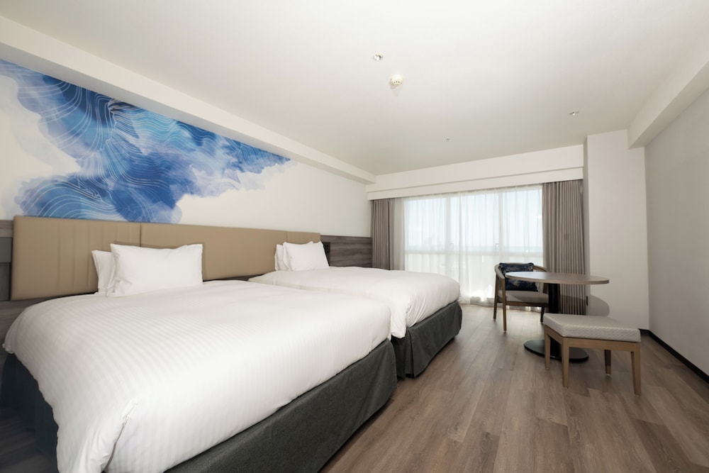 Habitación Superior con 2 camas individuales, cabina de ducha del hotel Grand Mercure Okinawa Cape Zanpa Resort. Foto 1