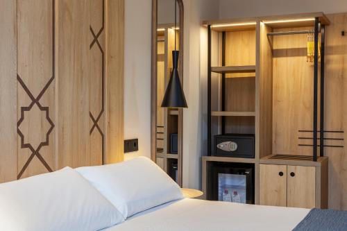 Habitación Triple del hotel Porcel Navas. Foto 9