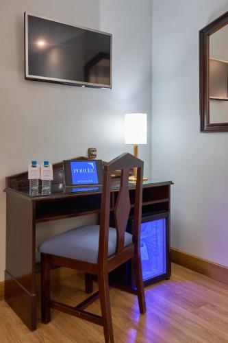 Habitación Triple del hotel Porcel Navas. Foto 6
