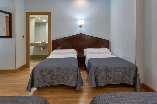 Habitación Triple del hotel Porcel Navas. Foto 8