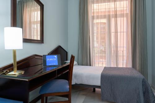 Habitación Triple del hotel Porcel Navas. Foto 16