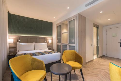Habitación Doble con terraza del hotel Eurostars Puerta Real. Foto 5