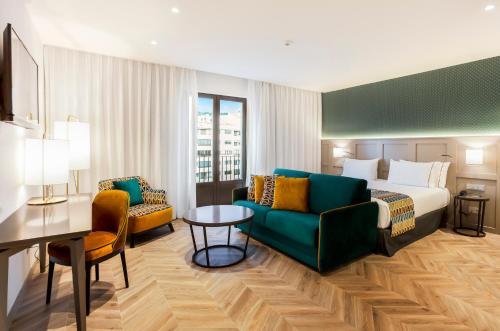 Suite Junior con vistas del hotel Eurostars Puerta Real