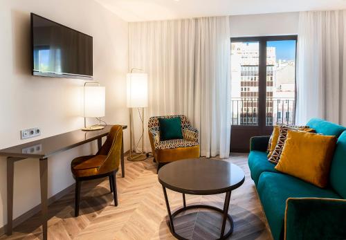Suite Junior con vistas del hotel Eurostars Puerta Real. Foto 3
