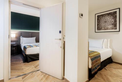 Habitación Familiar del hotel Eurostars Puerta Real. Foto 6