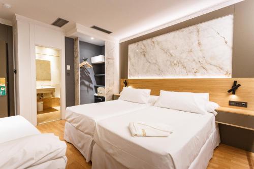 Habitación Triple del hotel Dauro Premier. Foto 1