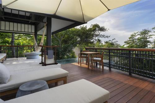 Villa con piscina junto a la ladera - Cama extragrande del hotel Banyan Tree Cabo Marques. Foto 3