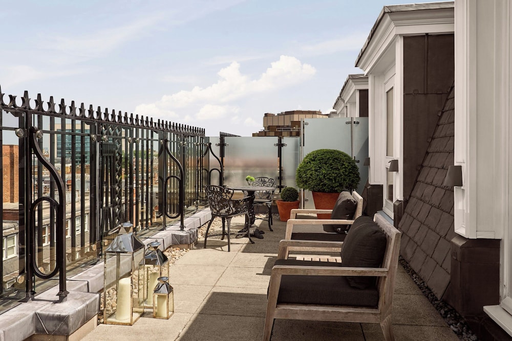 Suite, 1 cama de matrimonio grande, terraza del hotel The London Edition
