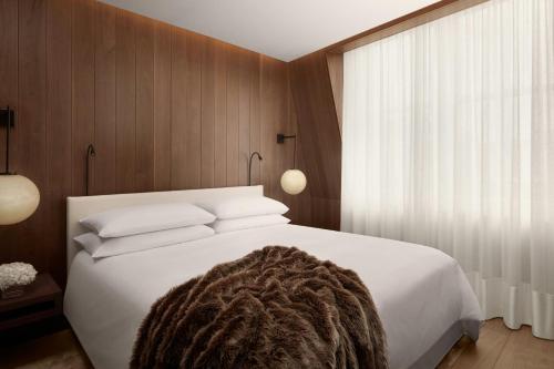 Suite Newman One‑Bedroom Queen del hotel The London Edition. Foto 1