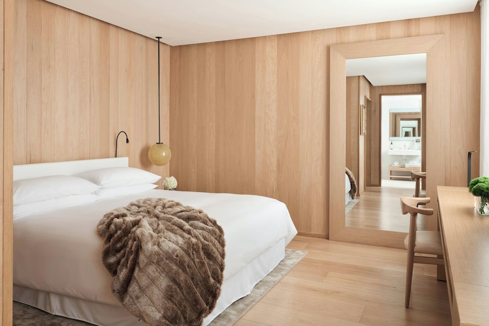 Habitación Deluxe, 1 cama de matrimonio grande del hotel The London Edition. Foto 3