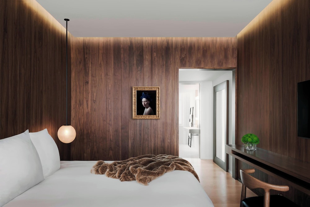 Loft, 1 cama de matrimonio grande del hotel The London Edition