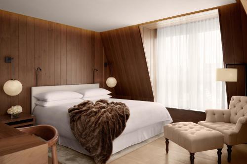 Suite King con terraza del hotel The London Edition