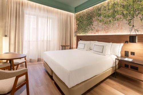 Habitación Meliá comunicada del hotel Melia Granada. Foto 6
