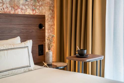 Habitación Deluxe del hotel Melia Granada. Foto 3