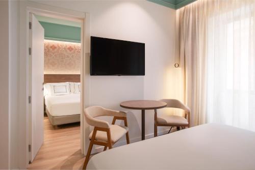 Habitación Meliá comunicada del hotel Melia Granada. Foto 8