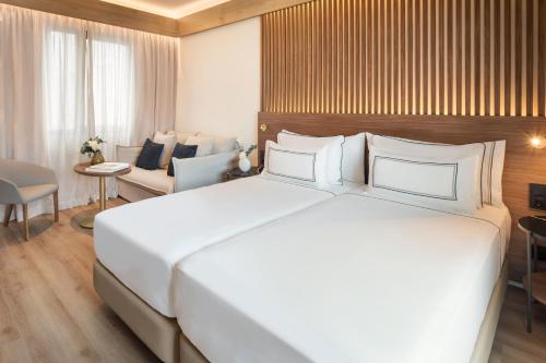 Habitación Premium The Level con terraza del hotel Melia Granada. Foto 11