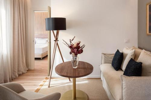 Suite The Level con terraza del hotel Melia Granada. Foto 19