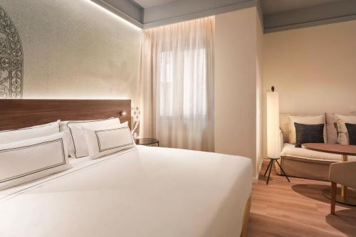 Habitación Premium del hotel Melia Granada. Foto 11
