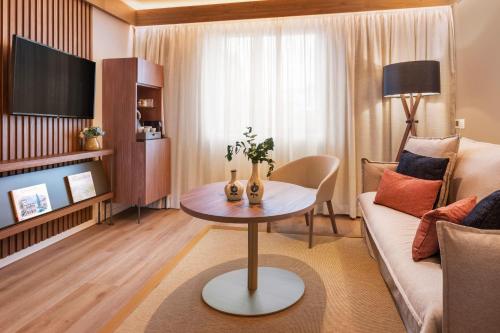 Suite Junior The Level del hotel Melia Granada. Foto 33