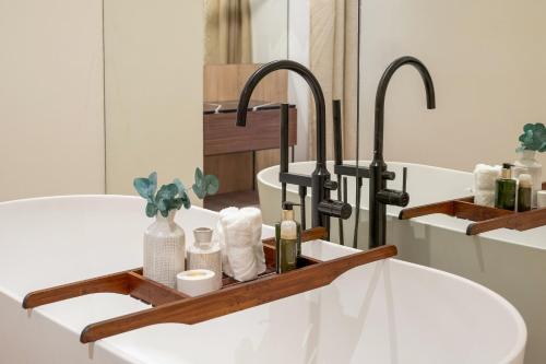 Suite Junior The Level del hotel Melia Granada. Foto 53