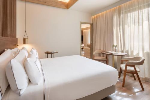 Suite Principal The Level de 2 dormitorios del hotel Melia Granada. Foto 40