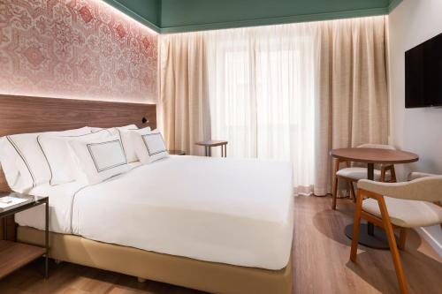 Habitación Deluxe del hotel Melia Granada. Foto 24