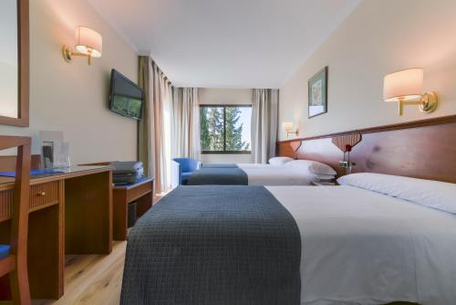 Habitación Triple del hotel Porcel Alixares. Foto 5