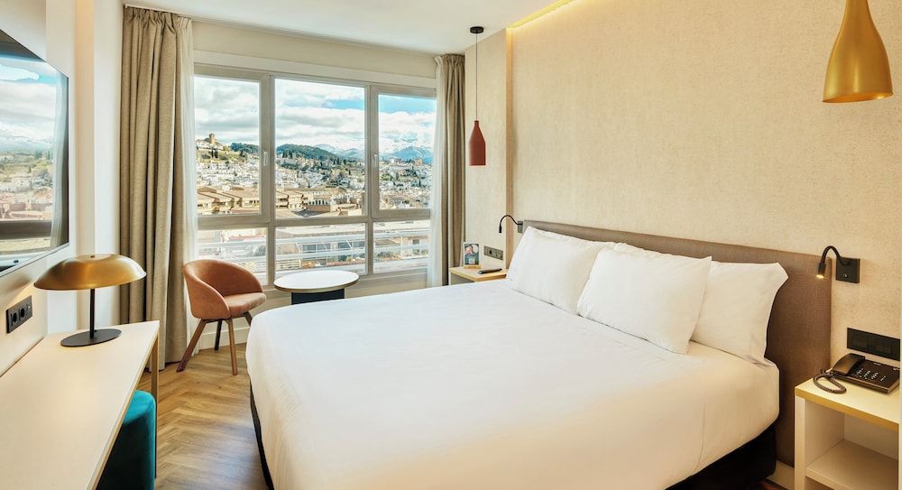 Superior con Vistas del hotel Sercotel HMO Martina. Foto 6