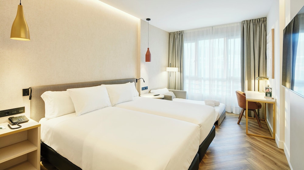 Clásica Triple del hotel Sercotel HMO Martina. Foto 3