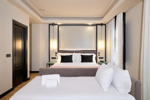 Habitación Triple Puerta Elvira del hotel Boutique Hotel Luna Triunfo Granada. Foto 4