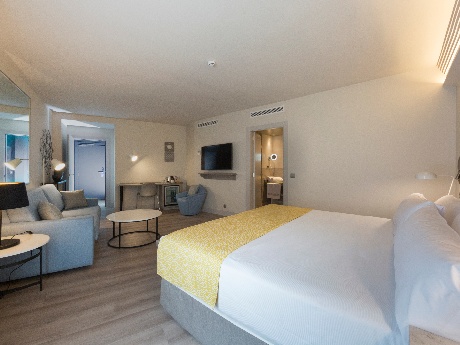 Junior suite del hotel Catalonia Granada. Foto 1