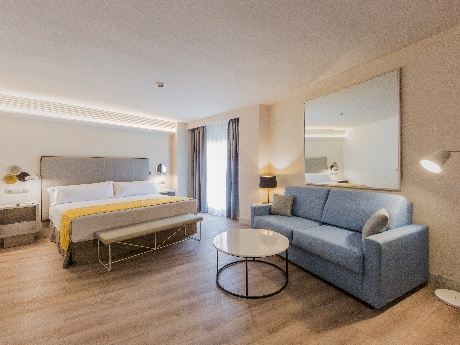 Junior suite del hotel Catalonia Granada. Foto 2