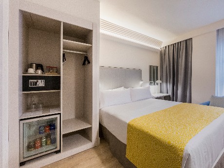 Habitación individual del hotel Catalonia Granada. Foto 1