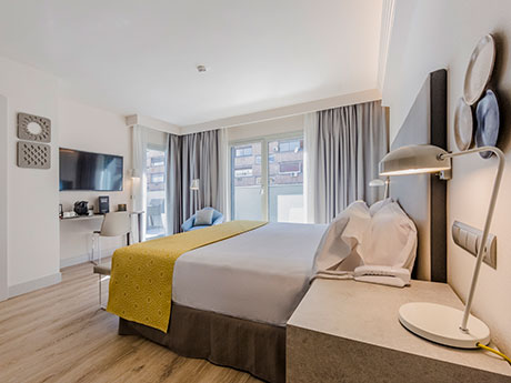 Habitación doble Balcón o Terraza Superior del hotel Catalonia Granada. Foto 1