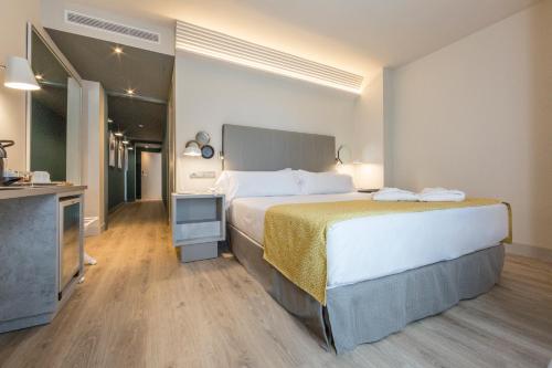 Habitación Doble con terraza del hotel Catalonia Granada