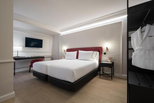 Habitación Doble con sofá cama del hotel Eurostars San Antón. Foto 1