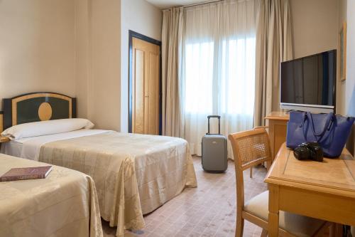 Habitación Doble con cama supletoria - 1 o 2 camas del hotel Macià Cóndor. Foto 1