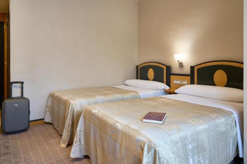 Habitación Doble con cama supletoria - 1 o 2 camas del hotel Macià Cóndor. Foto 4