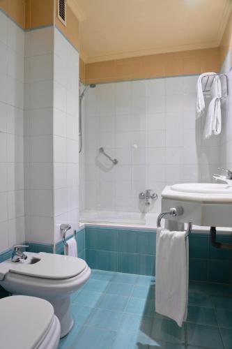 Habitación Doble con cama supletoria - 1 o 2 camas del hotel Macià Cóndor. Foto 5