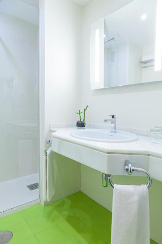 Habitación Doble - 2 camas del hotel Macià Granada Five Senses Rooms and Suites. Foto 6