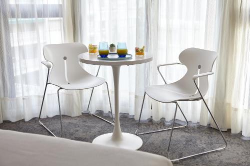 Habitación Doble - 2 camas del hotel Macià Granada Five Senses Rooms and Suites. Foto 12