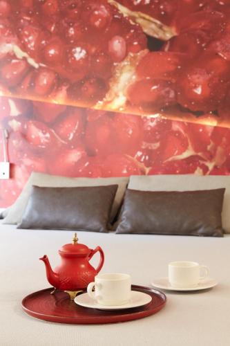 Habitación con cama grande del hotel Macià Granada Five Senses Rooms and Suites. Foto 7