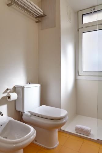 2 Habitaciones Dobles comunicadas del hotel Macià Granada Five Senses Rooms and Suites. Foto 3