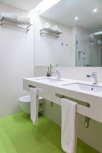 Suite Junior Familiar del hotel Macià Granada Five Senses Rooms and Suites. Foto 10