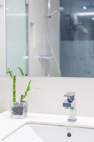 Suite Junior Familiar del hotel Macià Granada Five Senses Rooms and Suites. Foto 11