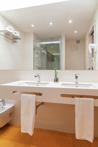 Suite Junior Familiar del hotel Macià Granada Five Senses Rooms and Suites. Foto 16