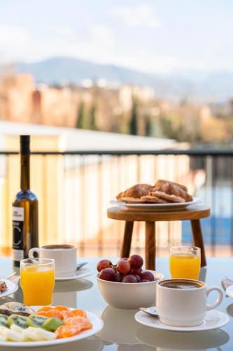 Habitación Doble Superior con terraza del hotel Macià Monasterio De Los Basilios. Foto 4