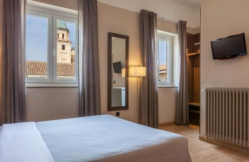 Habitación con cama grande del hotel Macià Monasterio De Los Basilios. Foto 3