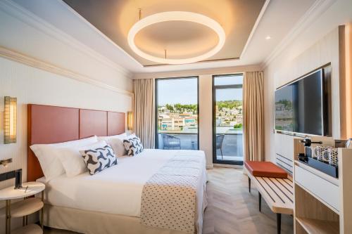 Habitación Doble Deluxe con vistas a la Alhambra del hotel Barceló Carmen Granada. Foto 2